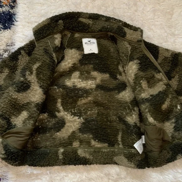 Hollister Cropped Faux Sherpa Jacket, Size M - Picture 9 of 16